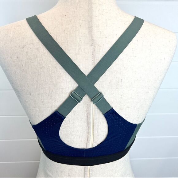 🌺3 FOR$20🌺 - Victoria’s Secret Victoria Sport Lightweight  Athletic Bra 32A - Picture 3 of 3